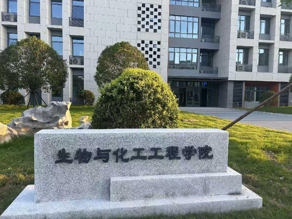 东乌珠穆沁旗扬州职业大学体育场高杆灯项目